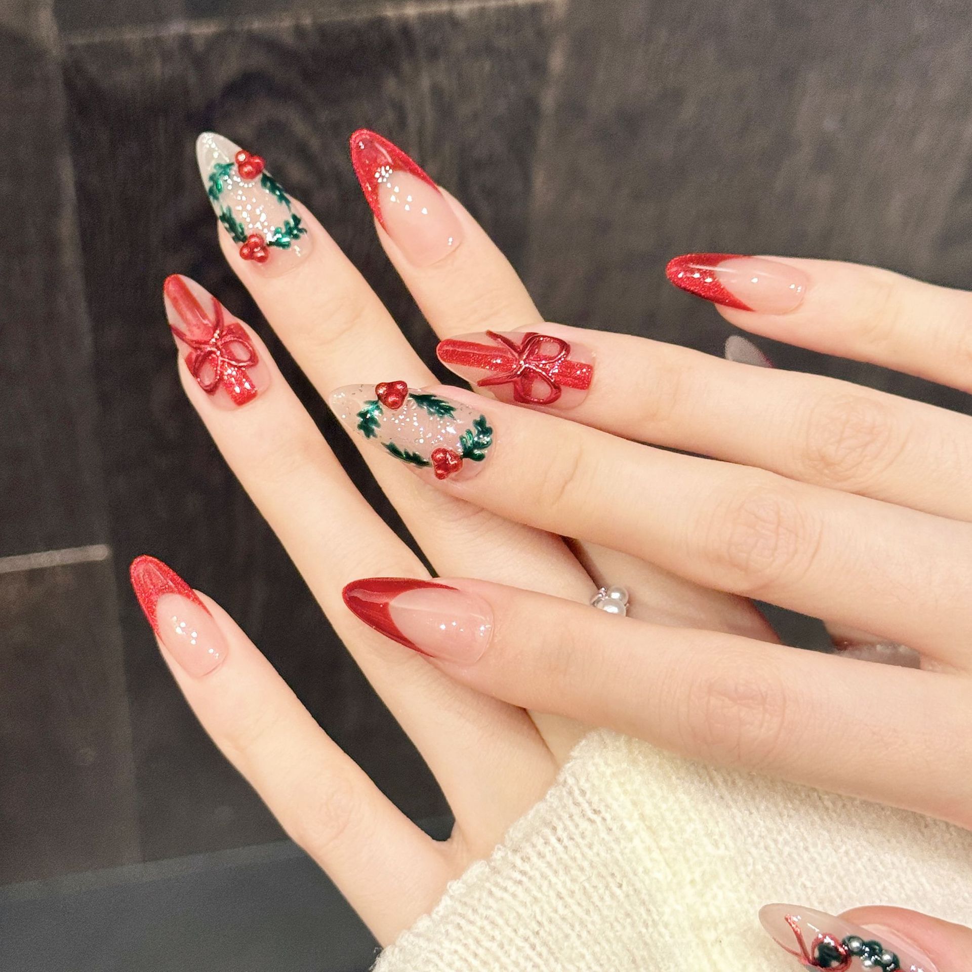 Nail Art Press On - 10 Stück Weihnachts-Rot-Nude-Medium-Mandel-Nägel zum Aufdrücken mit
