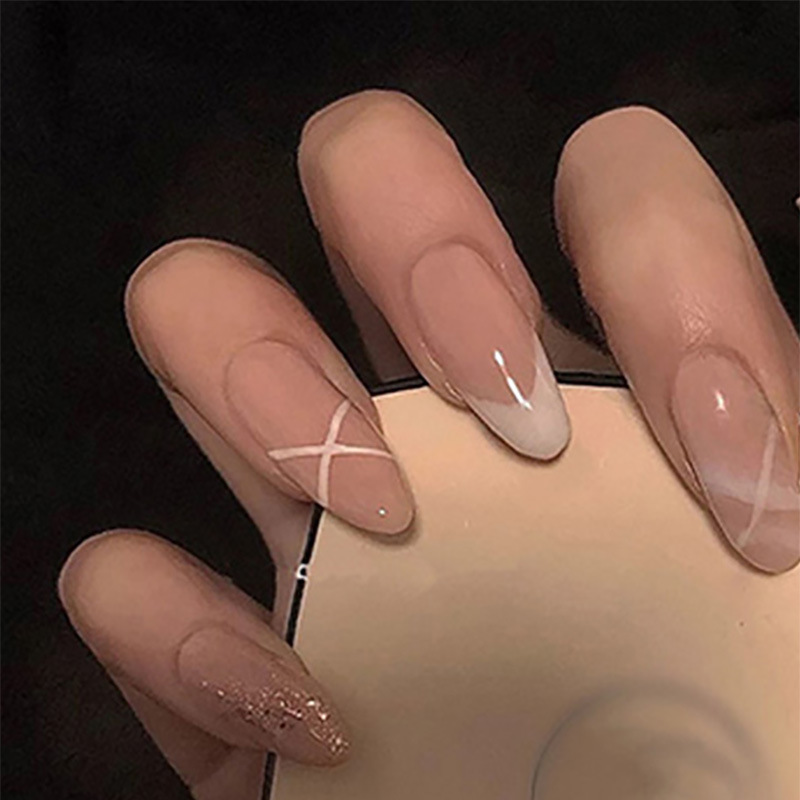 Nail Art Press On - Mittellange künstliche Nägel für Frauen, Nude-Mandel-Nagelspitzen